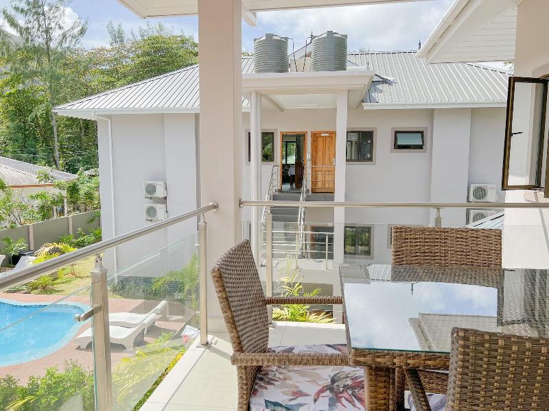 Palm Holiday Apartments image