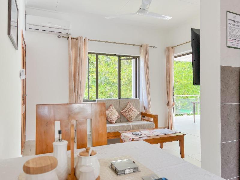 Palm Holiday Apartments image