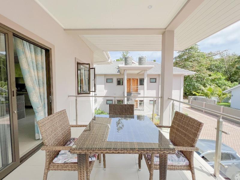 Palm Holiday Apartments image