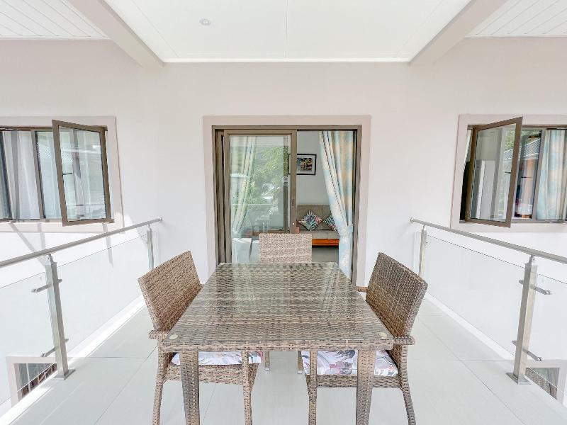 Palm Holiday Apartments image