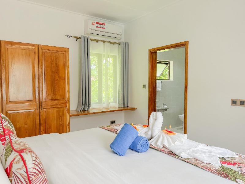 Palm Holiday Apartments image