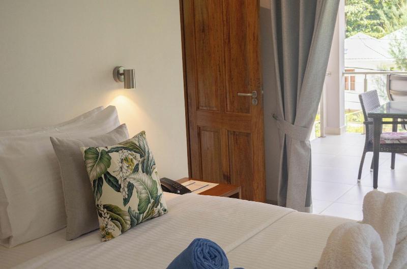 Palm Holiday Apartments image