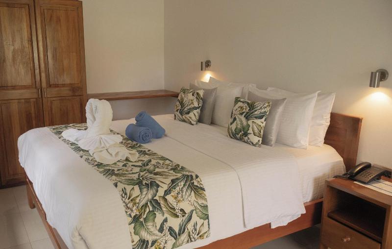 Palm Holiday Apartments image