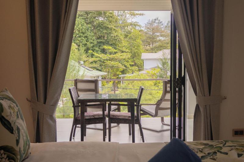 Palm Holiday Apartments image