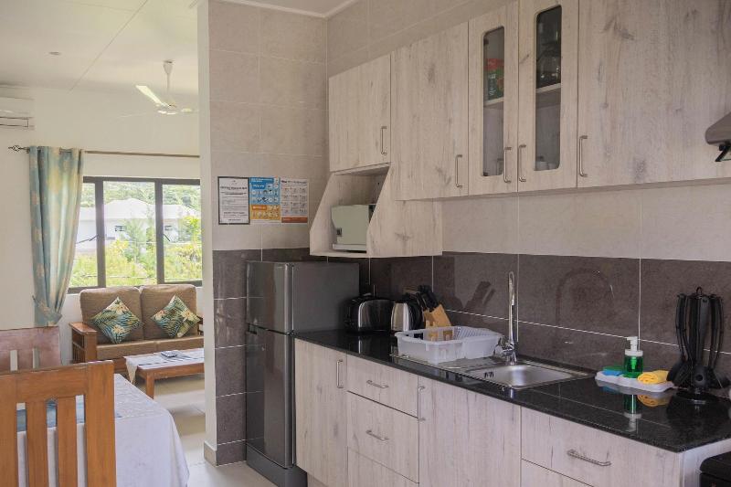 Palm Holiday Apartments image