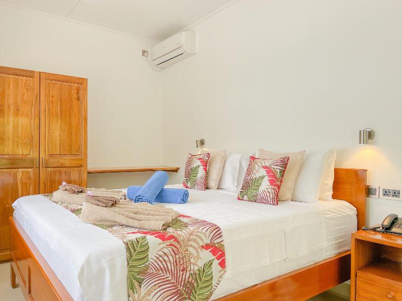 Palm Holiday Apartments image