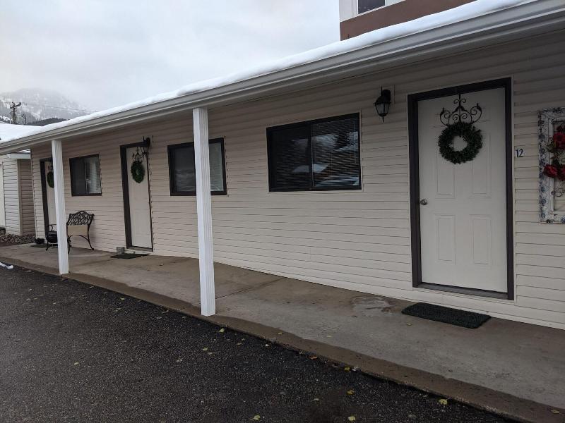 Bar H Motel image