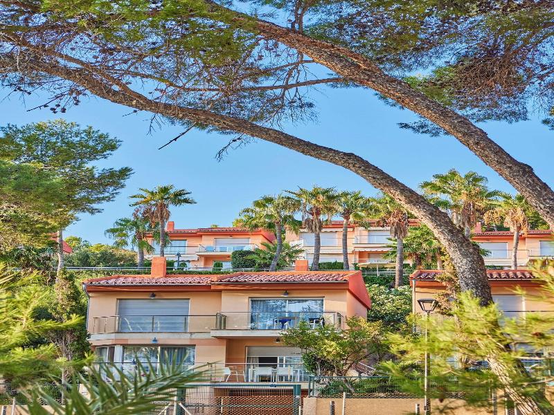 Universal Aquamarin Beach Houses image