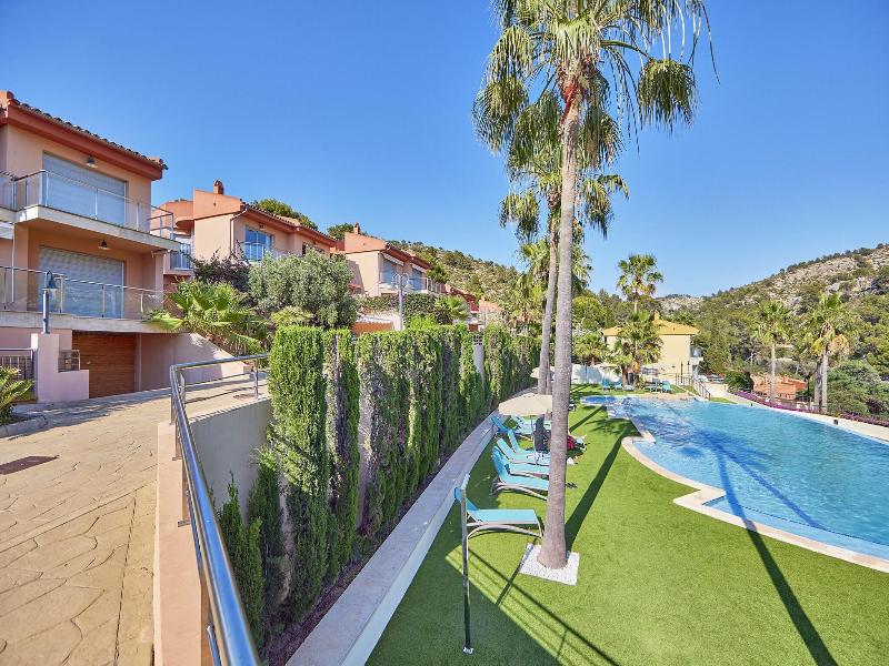 Universal Aquamarin Beach Houses image