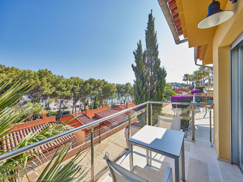 Universal Aquamarin Beach Houses image
