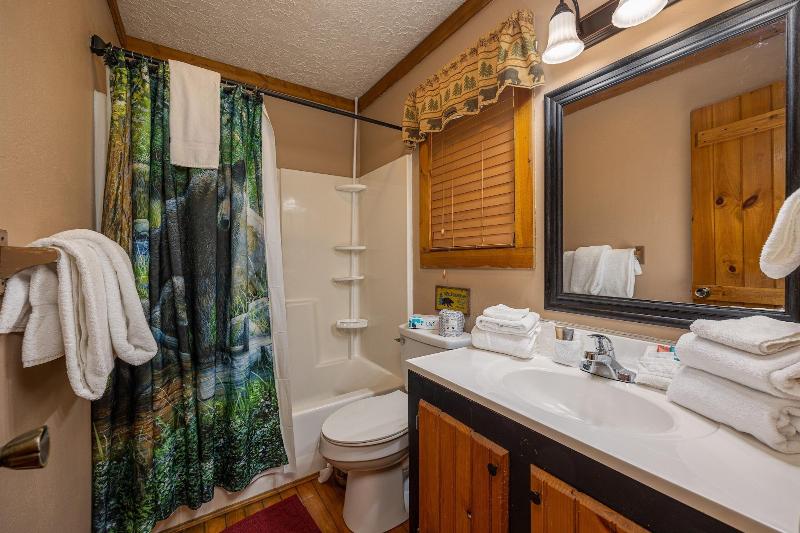 Cozy Bears Cabin image