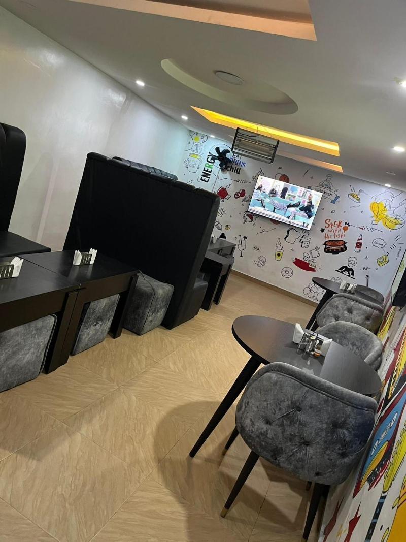 Thapunchline Apartments Hotels image