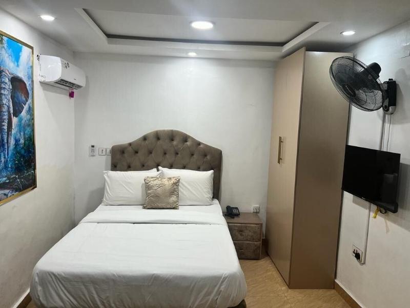 Thapunchline Apartments Hotels image