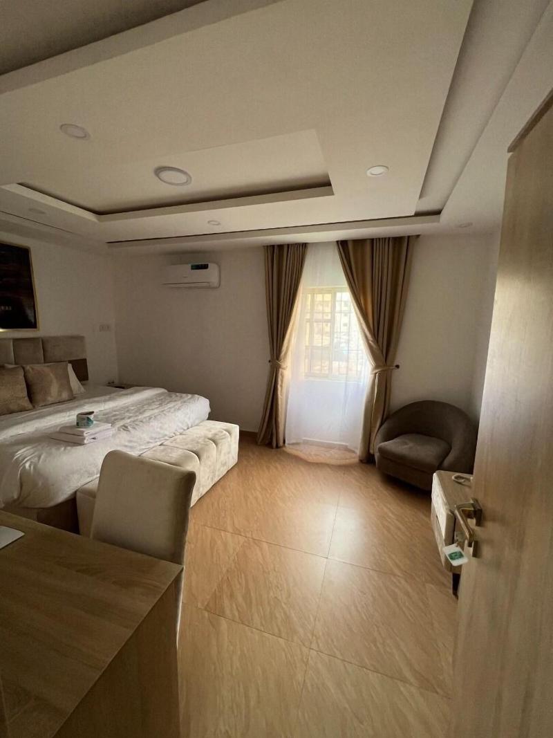 Thapunchline Apartments Hotels image