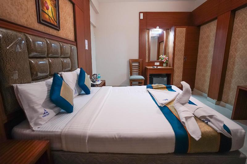 Hotel Pine Tree image