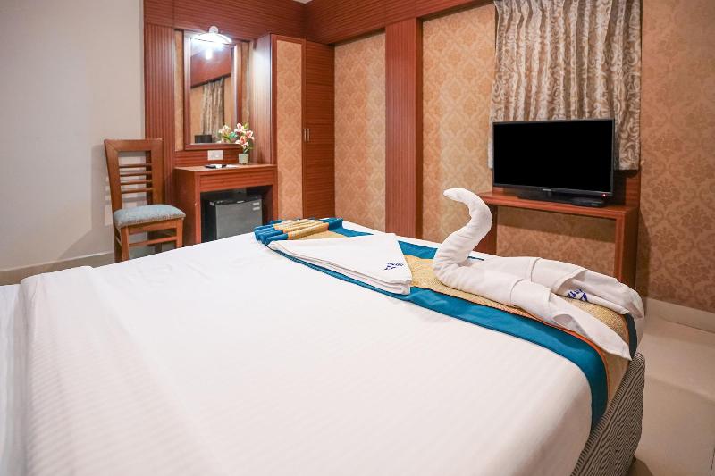 Hotel Pine Tree image