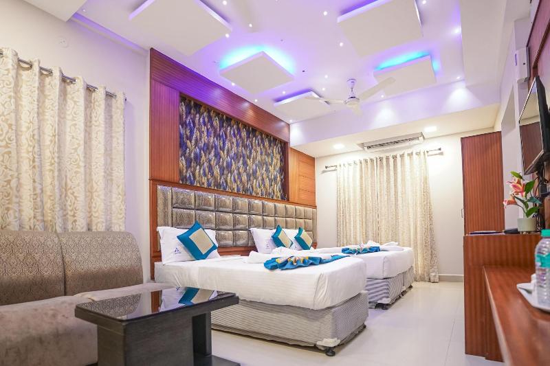 Hotel Pine Tree image