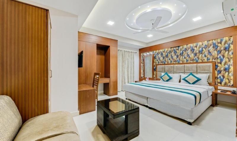 Hotel Pine Tree image