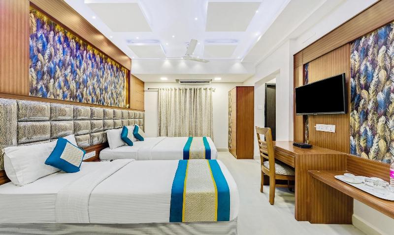 Hotel Pine Tree image
