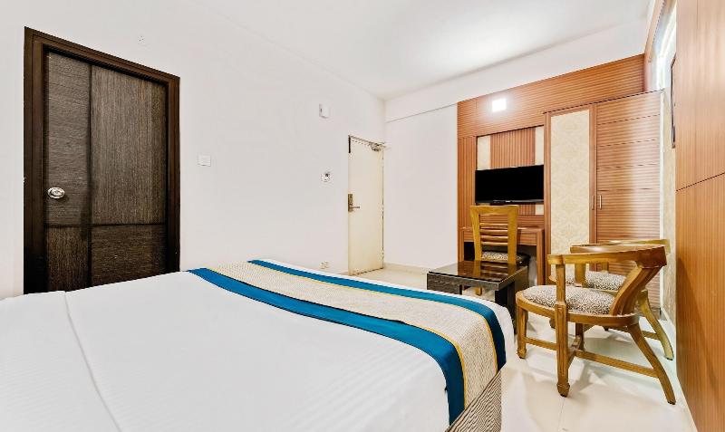 Hotel Pine Tree image