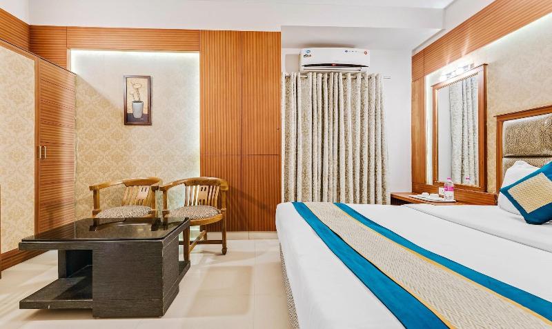 Hotel Pine Tree image