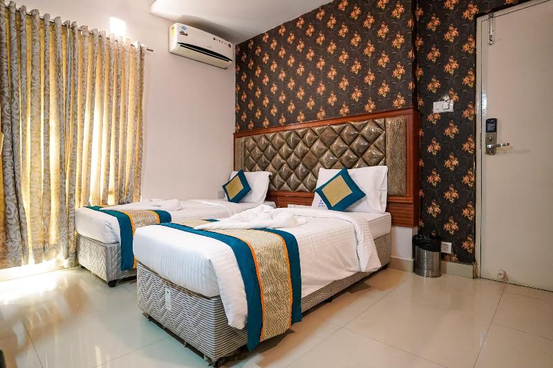 Hotel Pine Tree image
