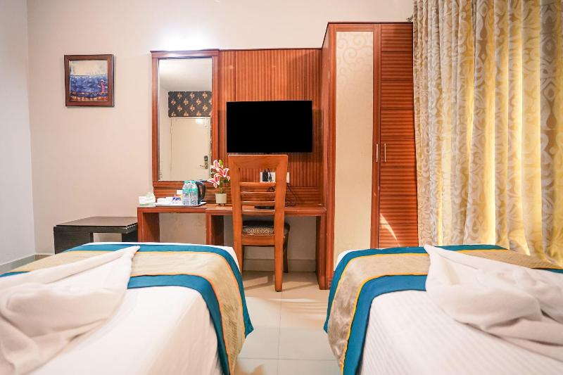 Hotel Pine Tree image