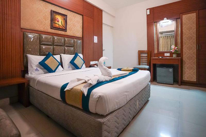 Hotel Pine Tree image