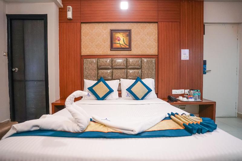 Hotel Pine Tree image