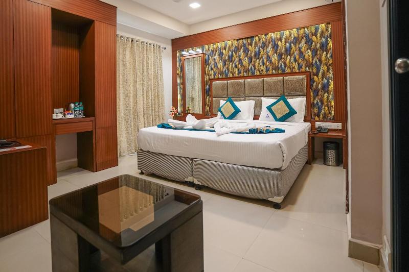 Hotel Pine Tree image