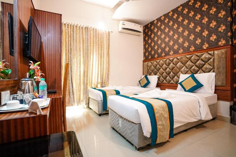 Hotel Pine Tree image