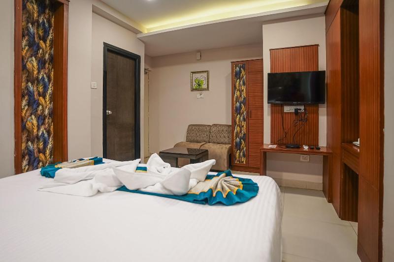 Hotel Pine Tree image