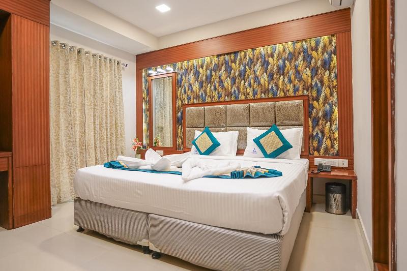 Hotel Pine Tree image