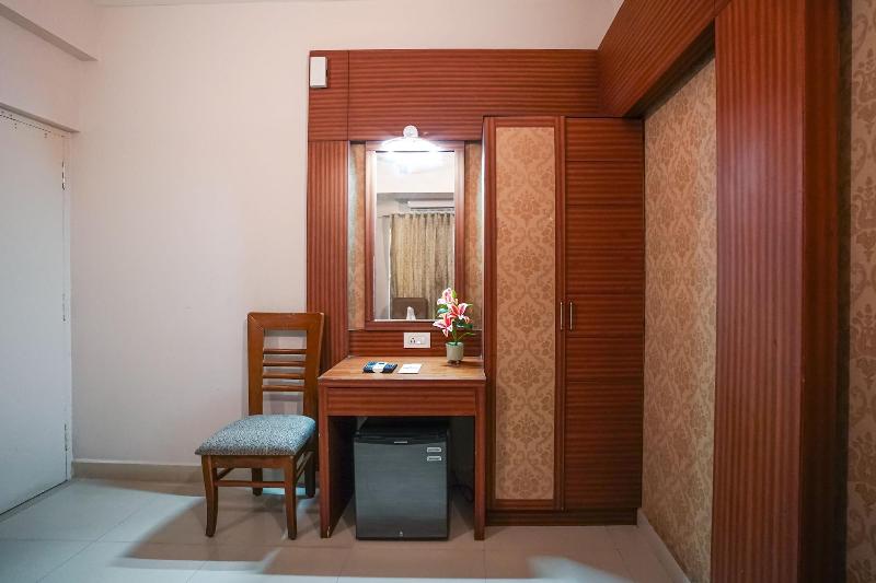 Hotel Pine Tree image