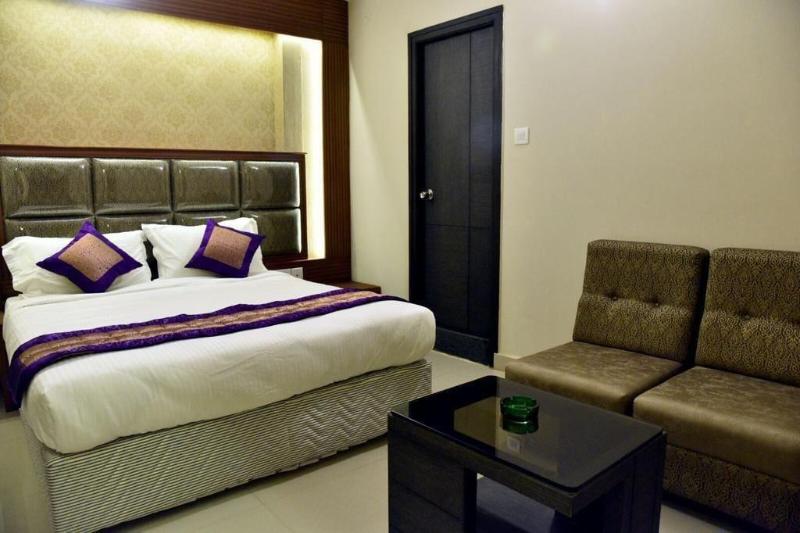 Hotel Pine Tree image