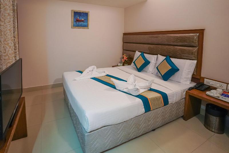 Hotel Pine Tree image