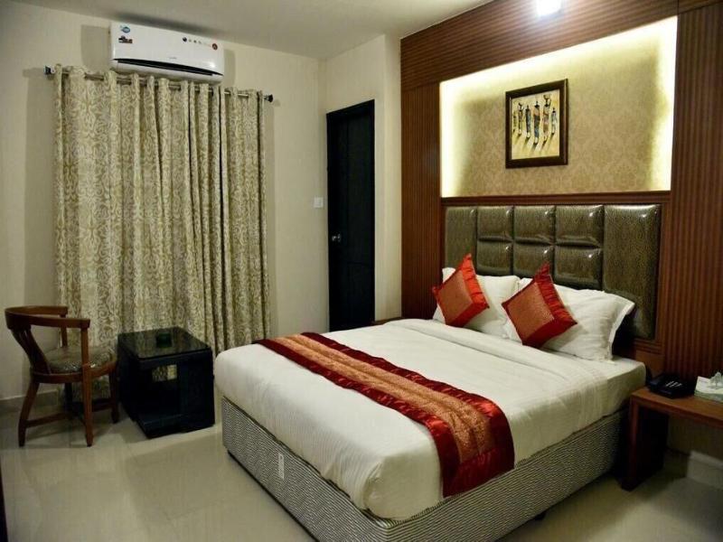 Hotel Pine Tree image