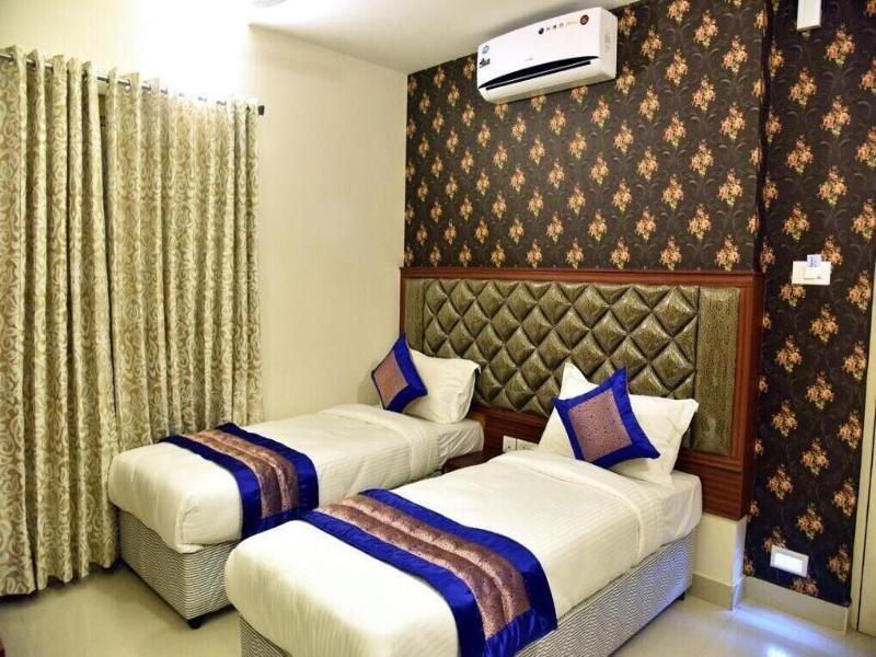 Hotel Pine Tree image
