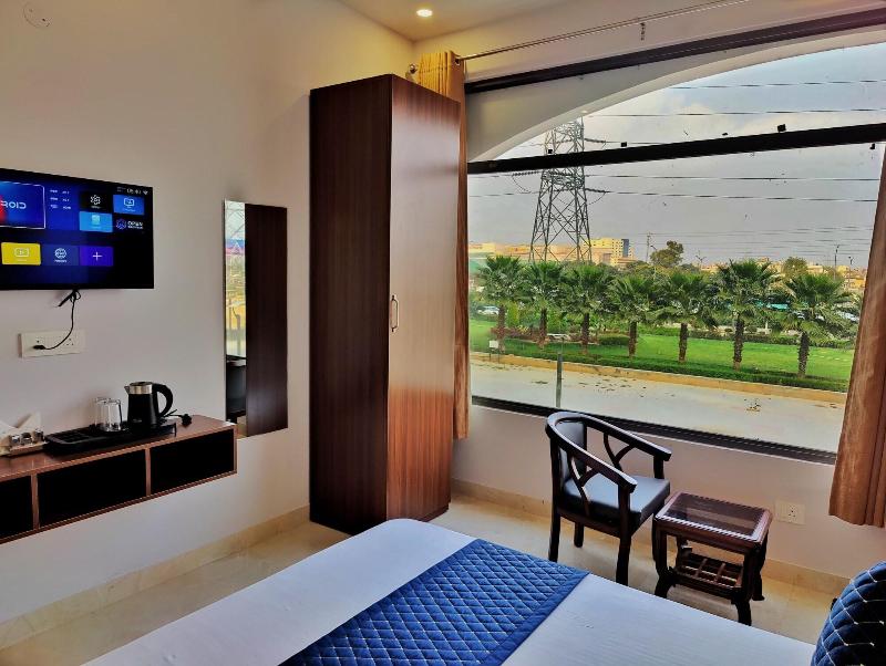 Hotel Park Hills image
