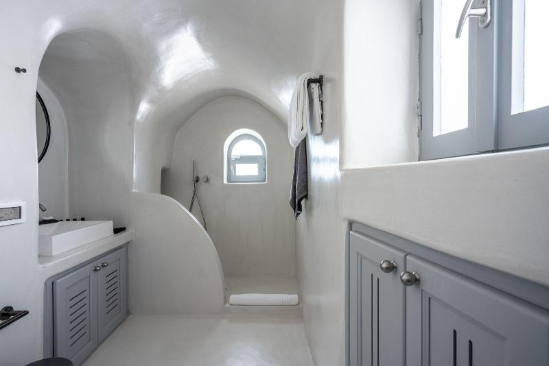 Inspire Santorini Luxury Villas image