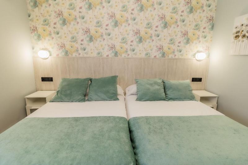 Hostal El Bomba image