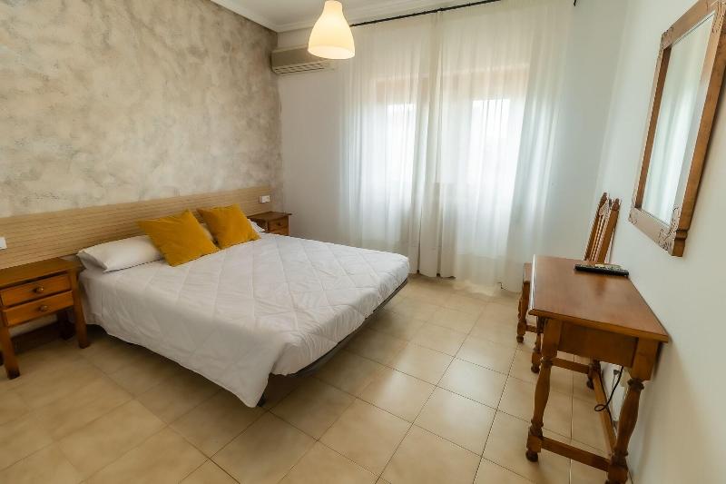 Hostal El Bomba image