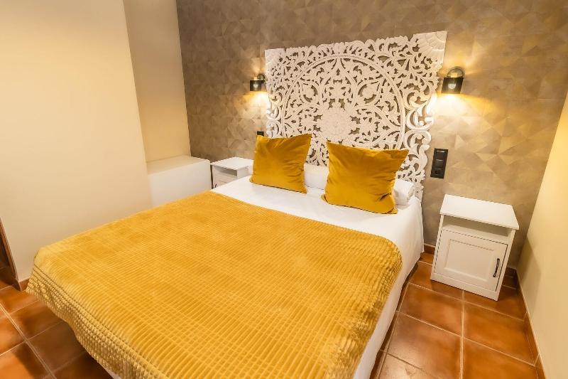 Hostal El Bomba image