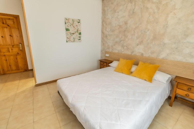 Hostal El Bomba image