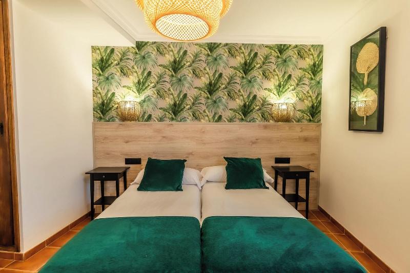 Hostal El Bomba image