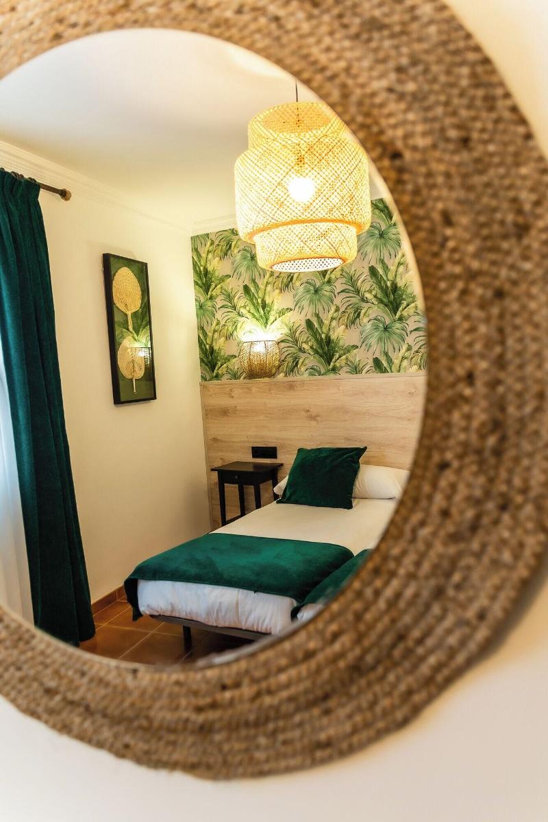Hostal El Bomba image