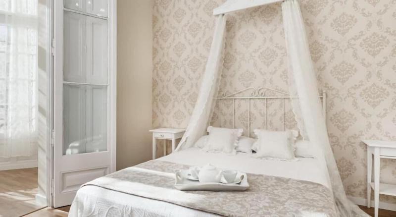 Hostal Lumine Suites By Gaiarooms image
