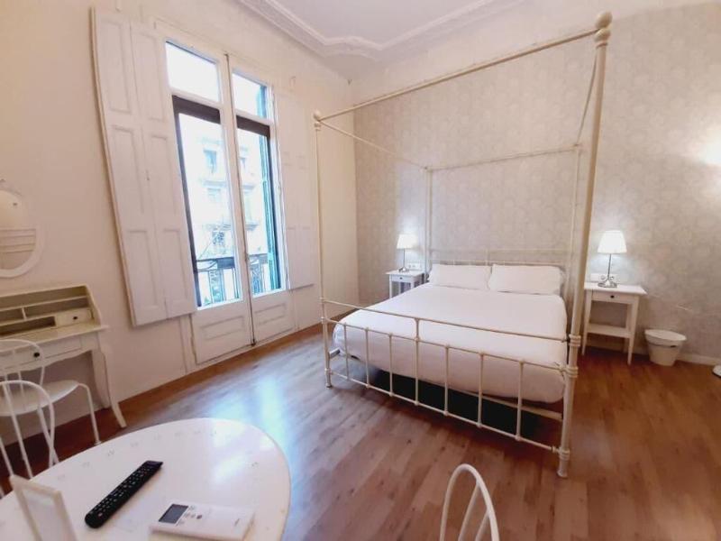 Hostal Lumine Suites By Gaiarooms image