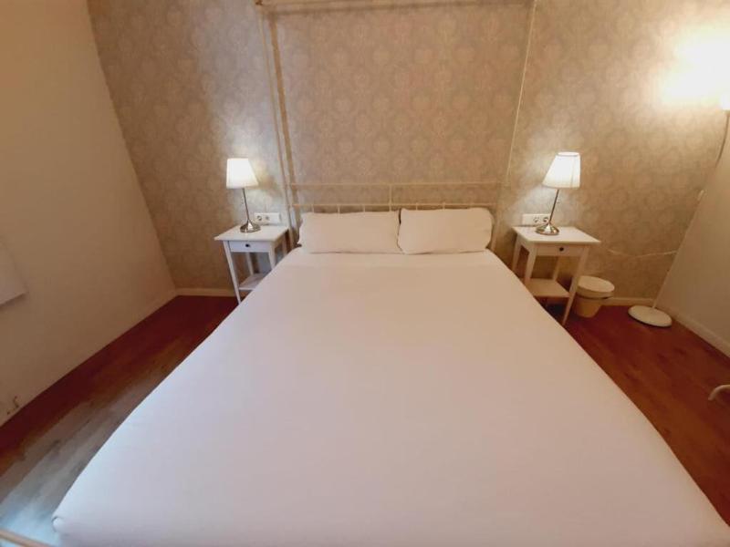 Hostal Lumine Suites By Gaiarooms image