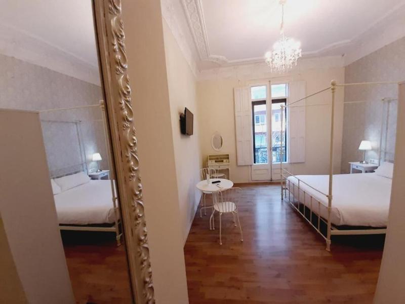 Hostal Lumine Suites By Gaiarooms image